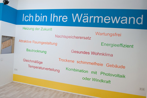 Von außen ist sie nicht von einer normalen Wand zu unterscheiden – doch das Innere der Wärmewand hat es in sich